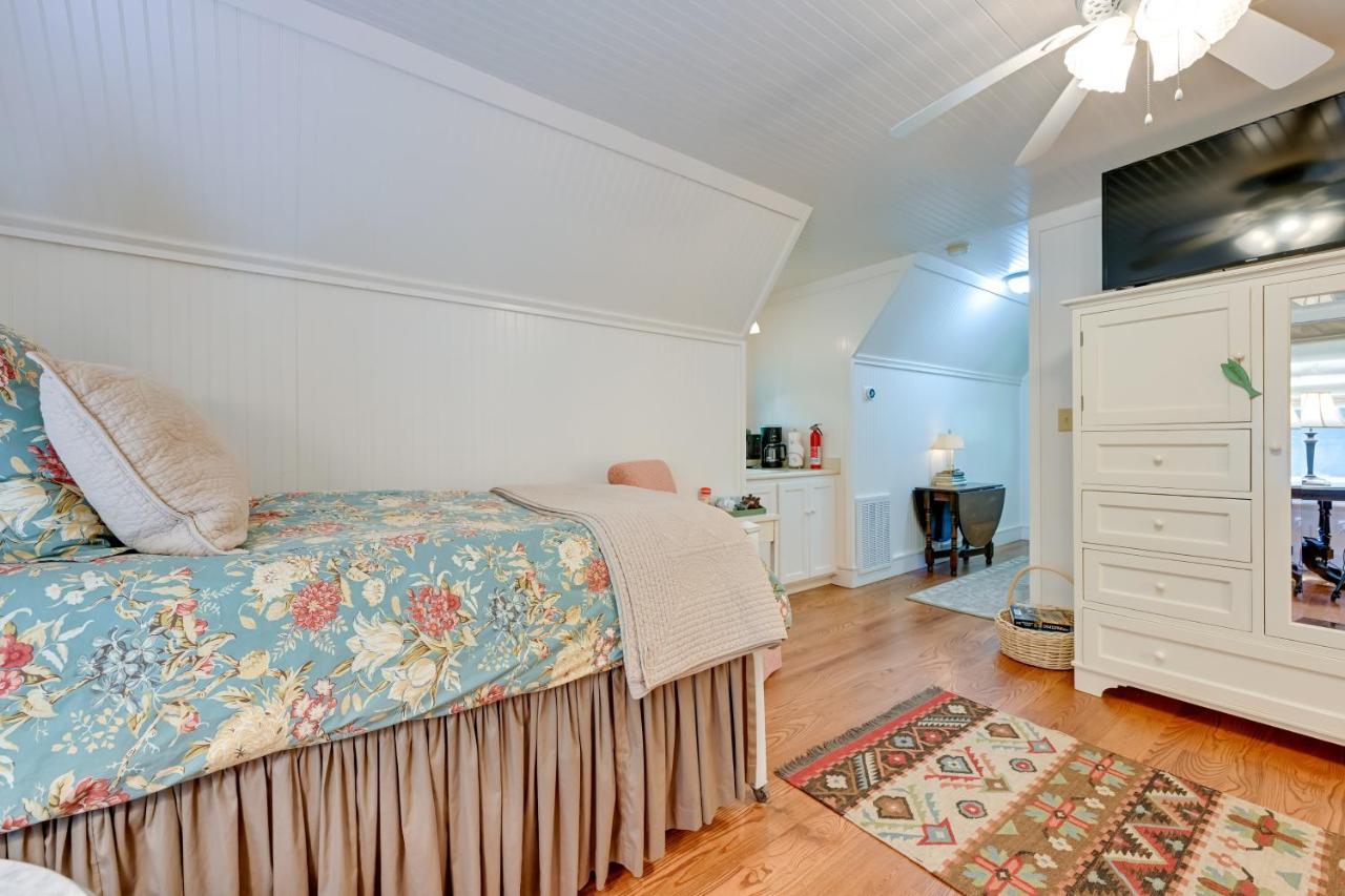 Smallwood Cute Highlands Home With Screened Porch! 외부 사진
